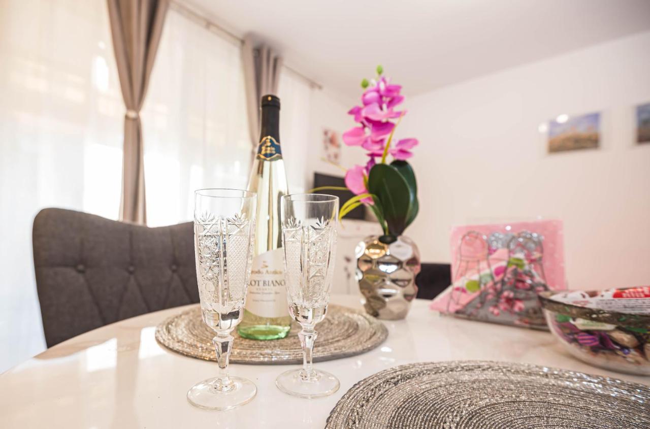 Apartments Mary & Free Parking Rovinj Buitenkant foto